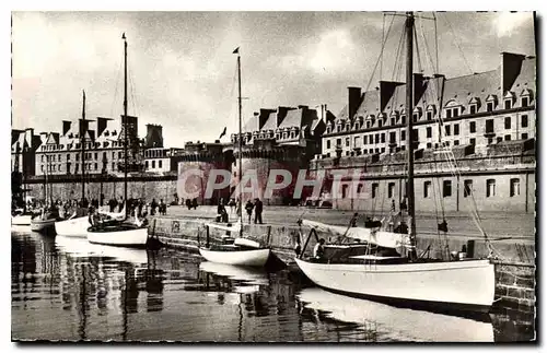 Cartes postales En Bretagne Saint Malo I et V Le Port des Yachts et la Grande Porte