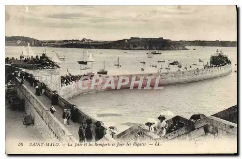 Ansichtskarte AK Saint Malo La Jetee et les Remparts le Jour des Regates