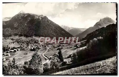 Cartes postales moderne Morzine (Haute Savoie) Alt 1000 m Vue generale dominee par la Pointe de Ressachaux (2074 m) et l