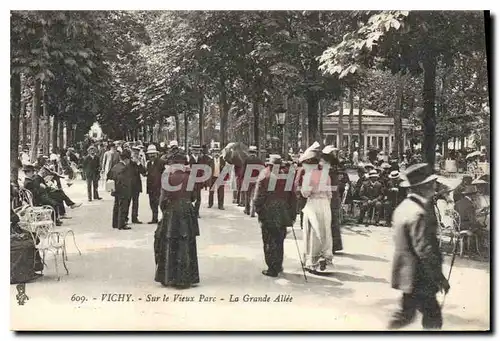 Cartes postales Vichy sur le Vieux Parc La Grande Allee