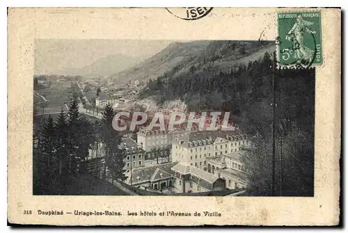 Cartes postales Dauphine Uriage les Bains Les hotel et l'Avenue de Vizille