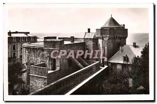 Cartes postales Saint Malo Le Chateau et la porte qui qu'en grogne