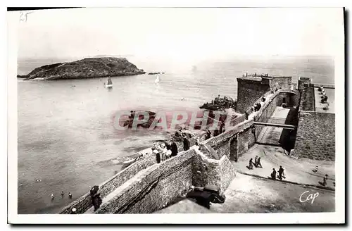 Cartes postales St Malo Les Remparts et le grant Bey