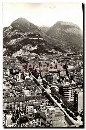 Ansichtskarte AK Grenoble Cours Jean Jaures et Massif de la Chartreuse