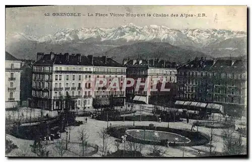 Cartes postales Grenoble La Place Victor Hugo et la Chaine des Alpes