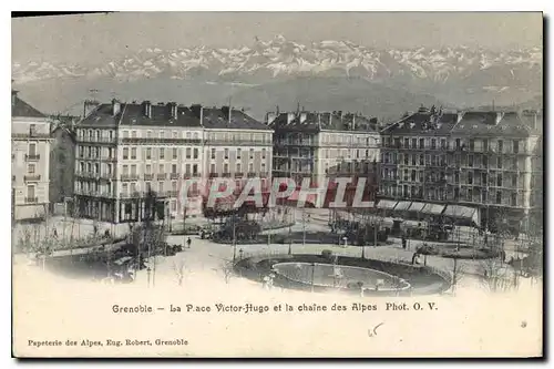 Cartes postales Grenoble La Place Victor Hugo et la chaine des Alpes