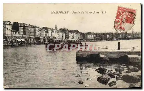 Ansichtskarte AK Marseille Sortie du Vieux Port Bateau