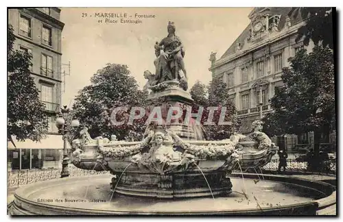 Ansichtskarte AK Marseille Fontaine et Place Estrangin