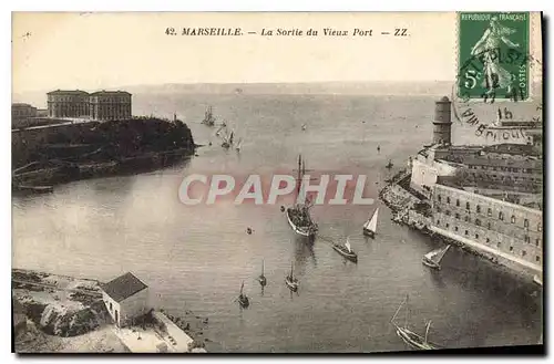 Ansichtskarte AK Marseille La Sortie du Vieux Port