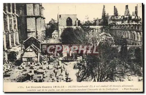 Cartes postales La Grande Guerre 1914 15 Reims bombarde A cel endroit 12 blesses allemands couches sur de la pai
