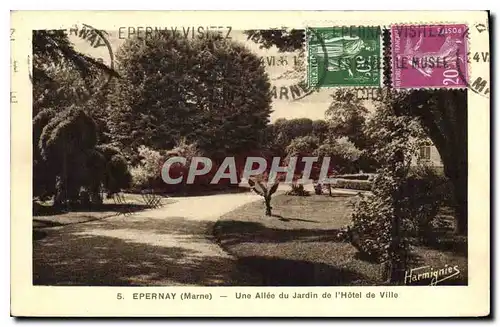 Ansichtskarte AK Epernay Marne Une allee du Jardin de l'Hotel de Ville