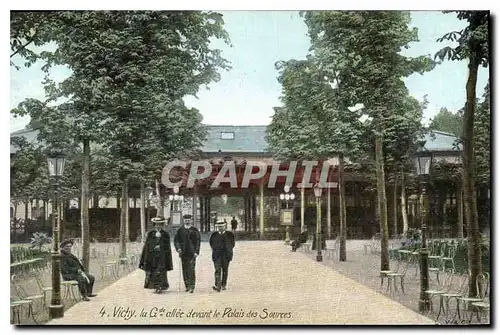 Cartes postales Vichy la Grande allee devant le Palais des Sources