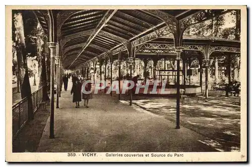 Cartes postales Vichy Galeries couvertes et Source du Parc