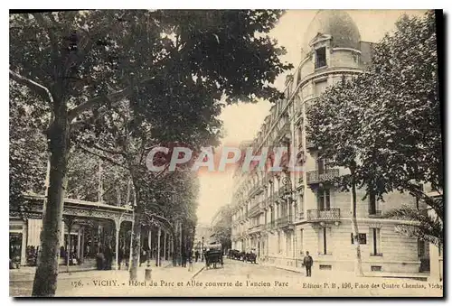 Cartes postales Vichy Hotel du Parc et Allee Couverte de l'ancien Parc