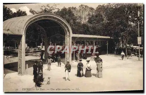 Cartes postales Vichy Le Parc Une allee couverte