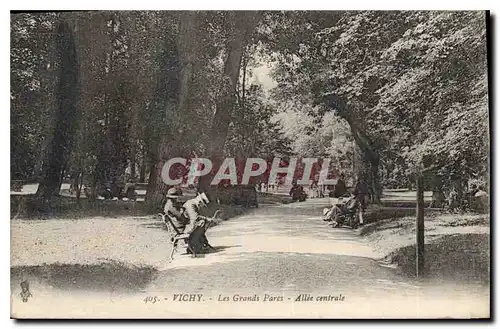 Ansichtskarte AK Vichy Les Grands Parcs Allee centrale