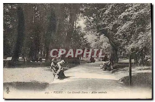 Cartes postales Vichy Les Grands Parcs Allee centrale