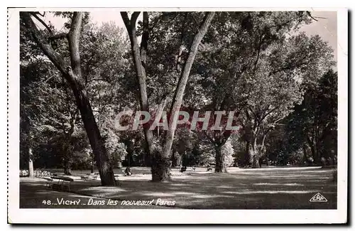 Cartes postales Vichy Dans les nouveaux Parcs