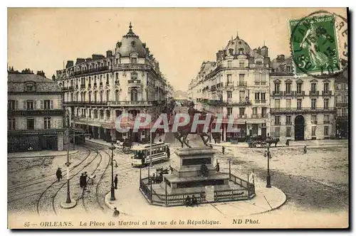 Cartes postales Orleans La Place du Martroi et la Rue de la Republique