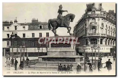 Cartes postales Orleans La Place du Martroi et la Statue de Jeanne d'Arc