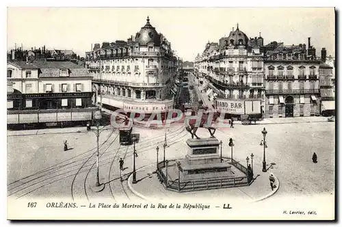 Cartes postales Orleans La Place du Martroi et la Rue de la Republique