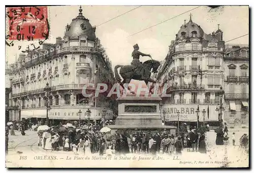 Cartes postales Orleans La Place du Martroi et la Statue de Jeanne D'Arc
