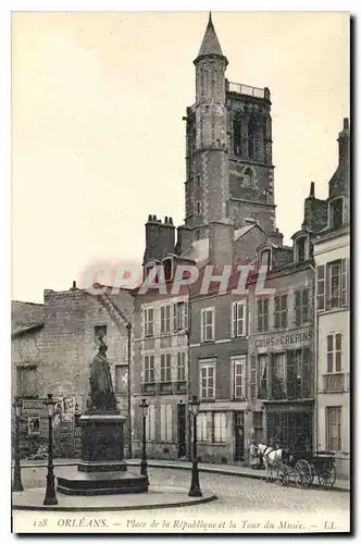 Cartes postales Orleans Place de la Republique et la Tour du Musee