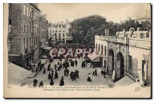 Cartes postales Saint Malo La Place Chateaubriand et la Porte Saint Vincent