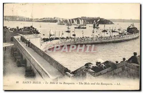 Cartes postales Saint Malo Le Mole et les Remparts