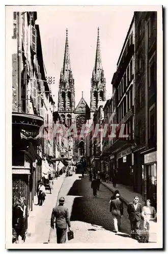 Cartes postales Clermont Ferrand P de D rue des Gras et la cathedrale