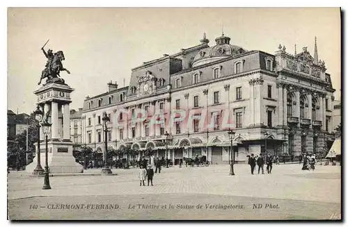 Cartes postales Clermont Ferrand Le Theatre et la Statue de Vercingetorix