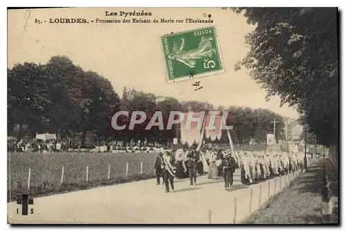 Cartes postales Les Pyrenees Lourdes Procession de Enfants de Marie sur l'Esplanade