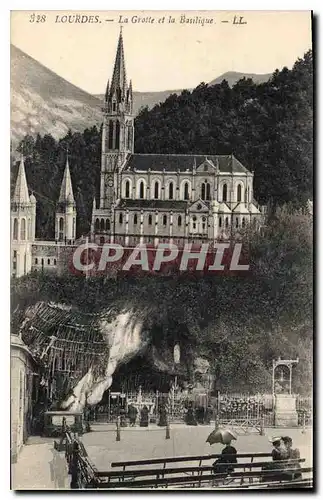 Cartes postales Lourdes La Grotte et la Basilique