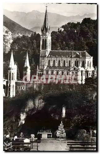 Cartes postales Lourdes La Basilique et la Grotte