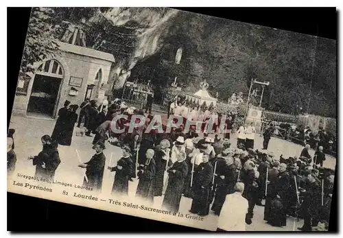 Ansichtskarte AK Les Pyrenees Lourdes Tres St Sacrement a la Grotte