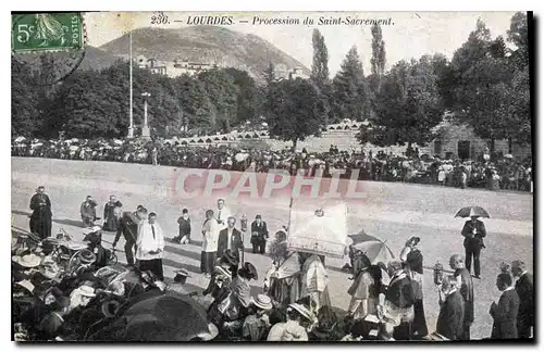 Ansichtskarte AK Lourdes La Procession du St Sacrement