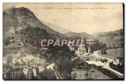 Cartes postales Lourdes le Basilique et l'Esplanade vues du chateau