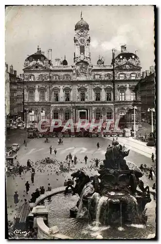 Cartes postales Lyon Rhone place des Terreauc hotel de Ville fontaine Bartholdi