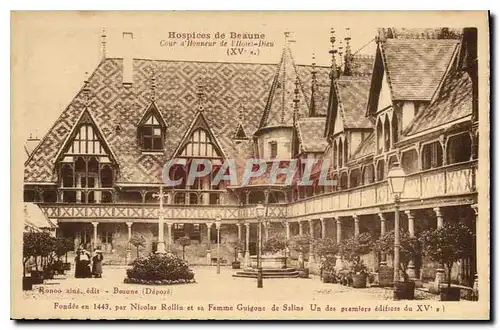 Cartes postales Hospices de Beaune cour d'honneur de l'hotel Dieu XV s foudee en 1443 par Nicolas Rollin et sa f