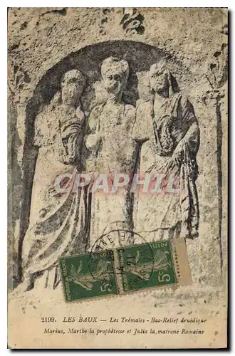 Cartes postales Les Baux Les Tremaies Bas relief druidique