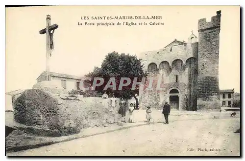 Ansichtskarte AK Les Saintes Maries de la Mer La Porte principale de l'Eglise et le Calvaire