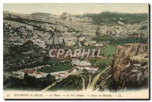 Cartes postales Environs d'Arles Les Baux Le Val d'Enfer decor de Mireille