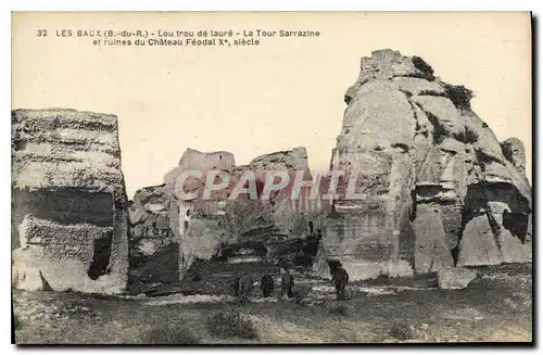 Cartes postales Les Baux B du R la tour Sarrazine et ruines du Chateau Feodal X siecle