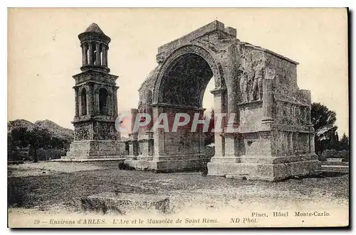 Ansichtskarte AK Environs d'Arles L'Arc et le Mausolee de Saint Remi