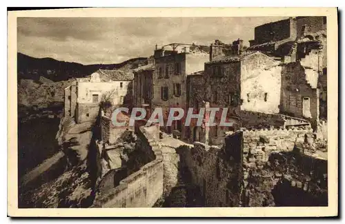 Cartes postales Les Baux Les Remparts a gauche le Vallon de la Fontaine