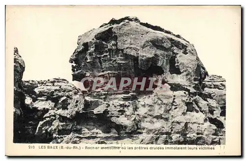 Cartes postales Les Baux B du Rh Rocher monolithe ou les pretres druides immolaient teurs victimes