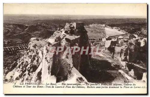 Ansichtskarte AK Provence Les Baux Vu panoramique de gauche a droite les Mejanes Galerie du Chateau et Tour des B