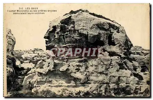 Cartes postales  Les Baux Rocher Monolith ou les pretres druides Immilaient leurs victimes