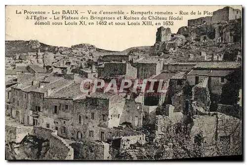 Ansichtskarte AK La Provence Les Baux Vue d'ensemble Remparts romains Rue de la Place a L'Eglise Le Plateau des B