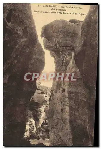 Cartes postales Les Baux Entree des Gorges des Portalets Roches tourmentees avec formes chimeriques